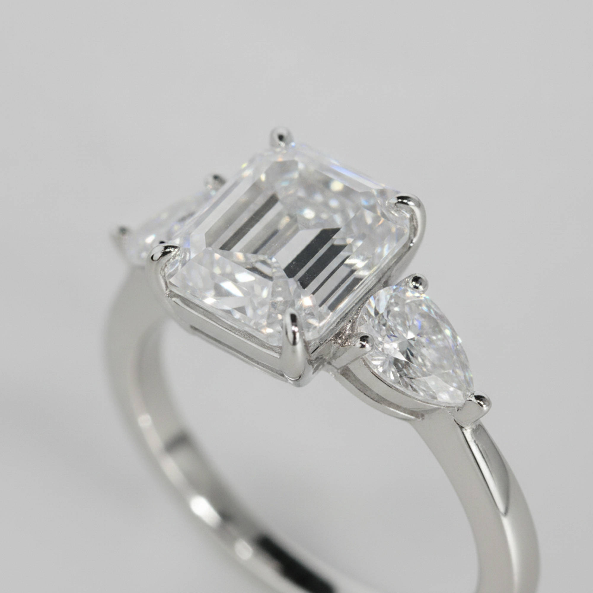 3ct Emerald Bridal Set close-up