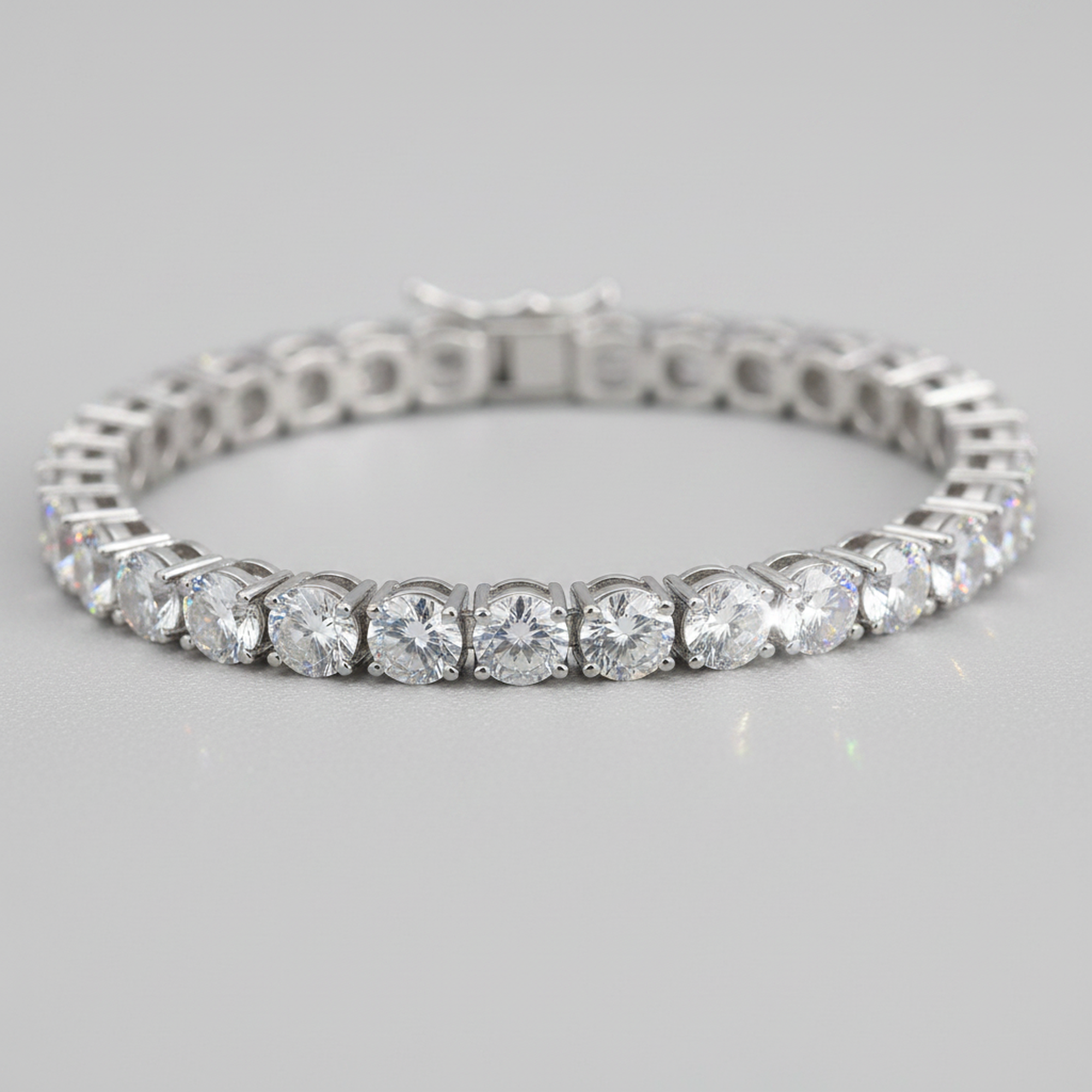 4mm White Gold Tennis Bracelet detail